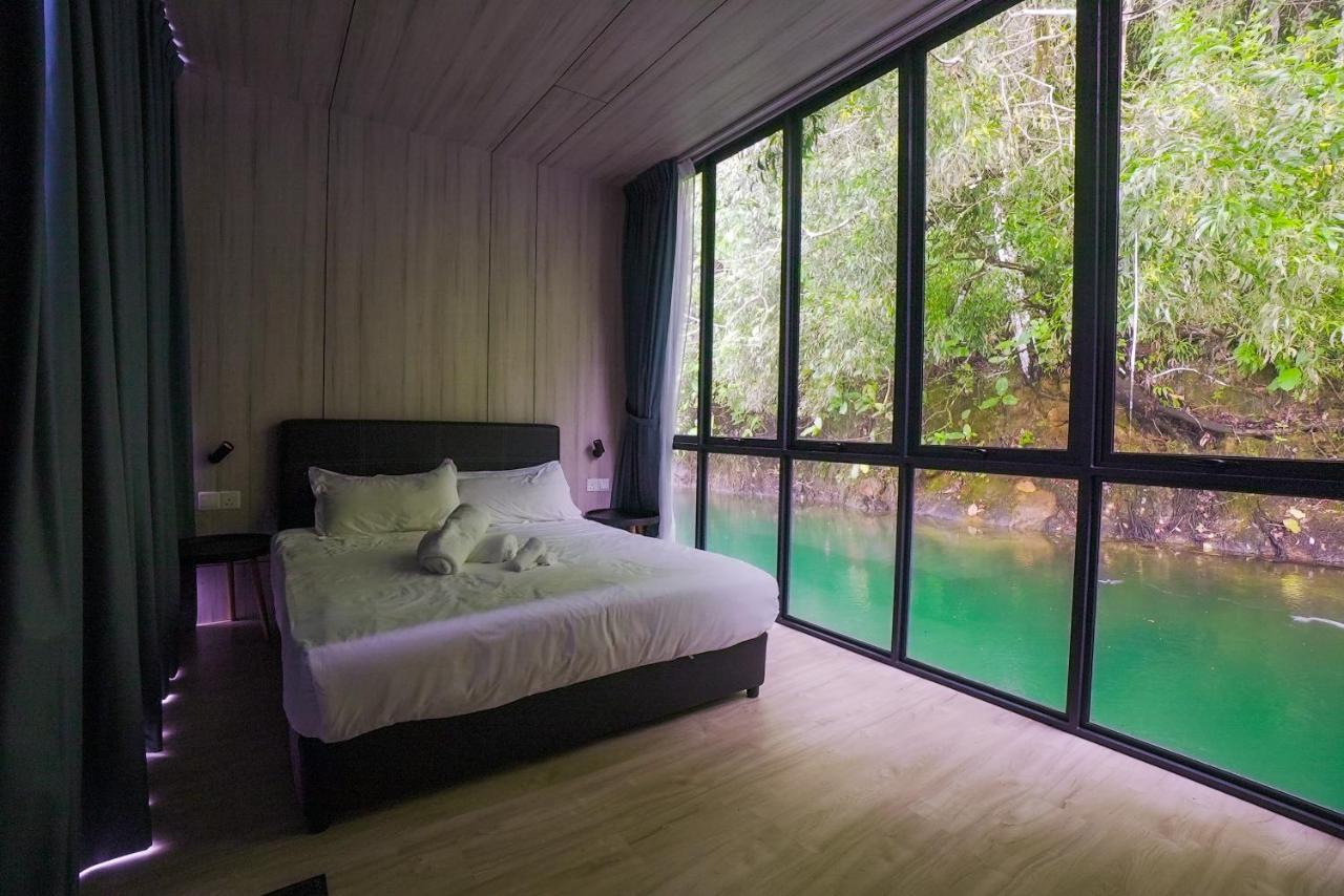 Roxy Tasik Biru Resort City Bau מראה חיצוני תמונה
