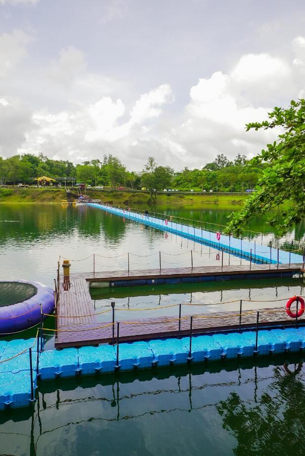 Roxy Tasik Biru Resort City Bau מראה חיצוני תמונה