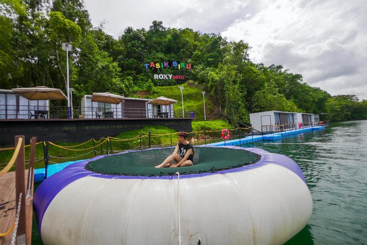 Roxy Tasik Biru Resort City Bau מראה חיצוני תמונה