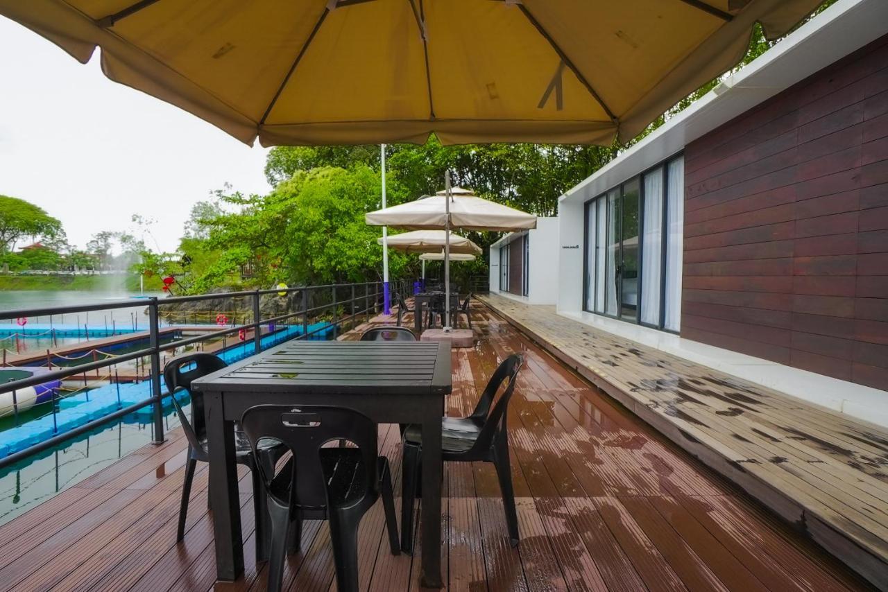 Roxy Tasik Biru Resort City Bau מראה חיצוני תמונה