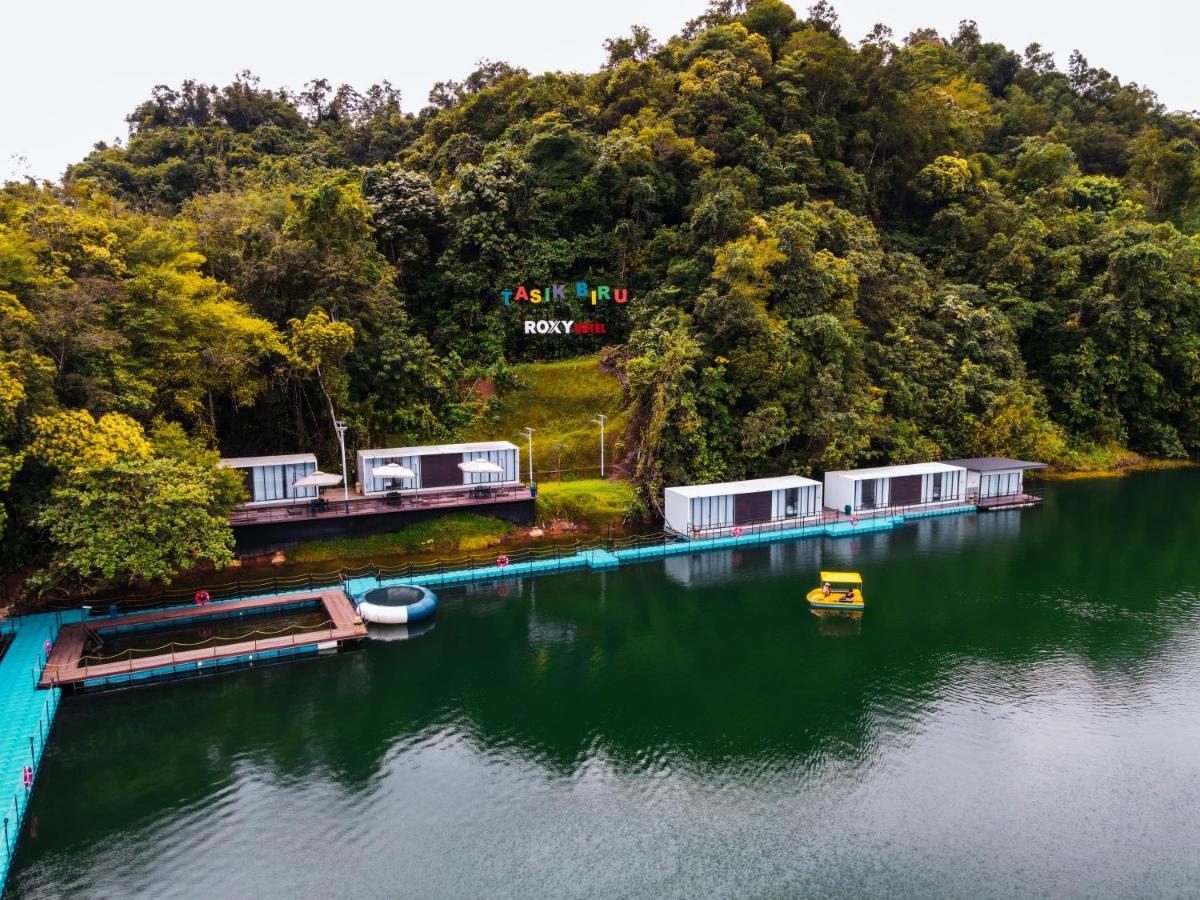 Roxy Tasik Biru Resort City Bau מראה חיצוני תמונה