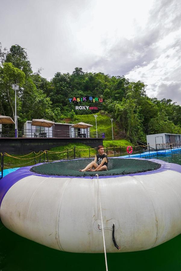 Roxy Tasik Biru Resort City Bau מראה חיצוני תמונה