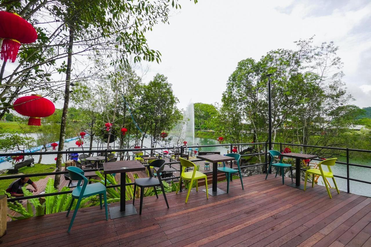 Roxy Tasik Biru Resort City Bau מראה חיצוני תמונה