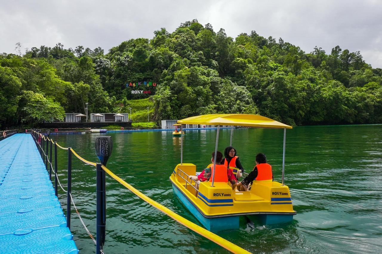 Roxy Tasik Biru Resort City Bau מראה חיצוני תמונה