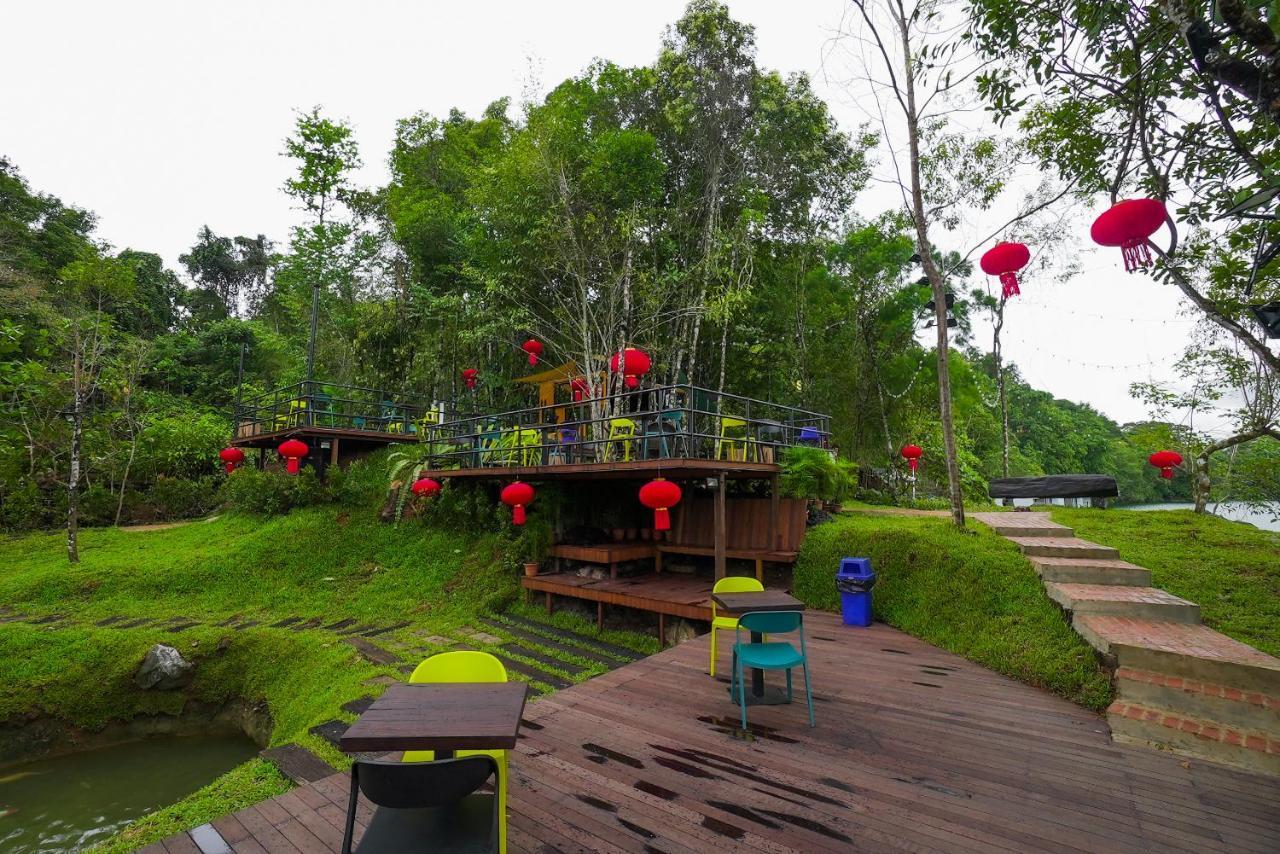 Roxy Tasik Biru Resort City Bau מראה חיצוני תמונה