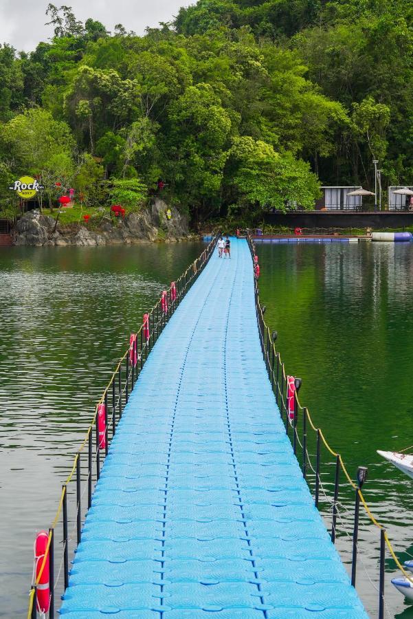 Roxy Tasik Biru Resort City Bau מראה חיצוני תמונה