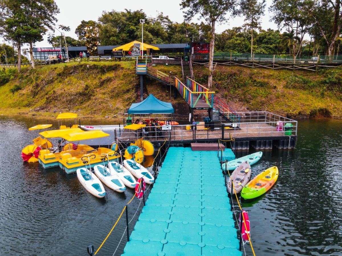 Roxy Tasik Biru Resort City Bau מראה חיצוני תמונה