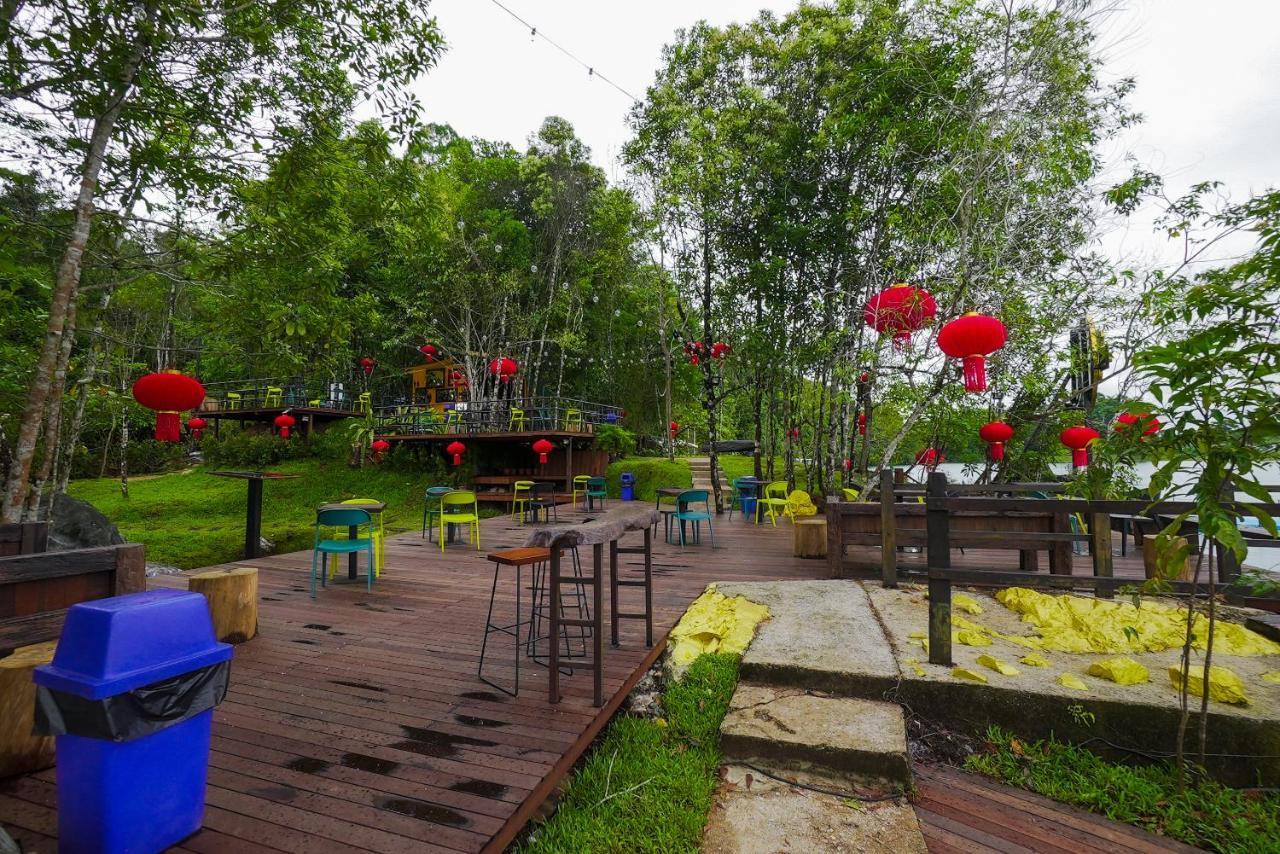 Roxy Tasik Biru Resort City Bau מראה חיצוני תמונה