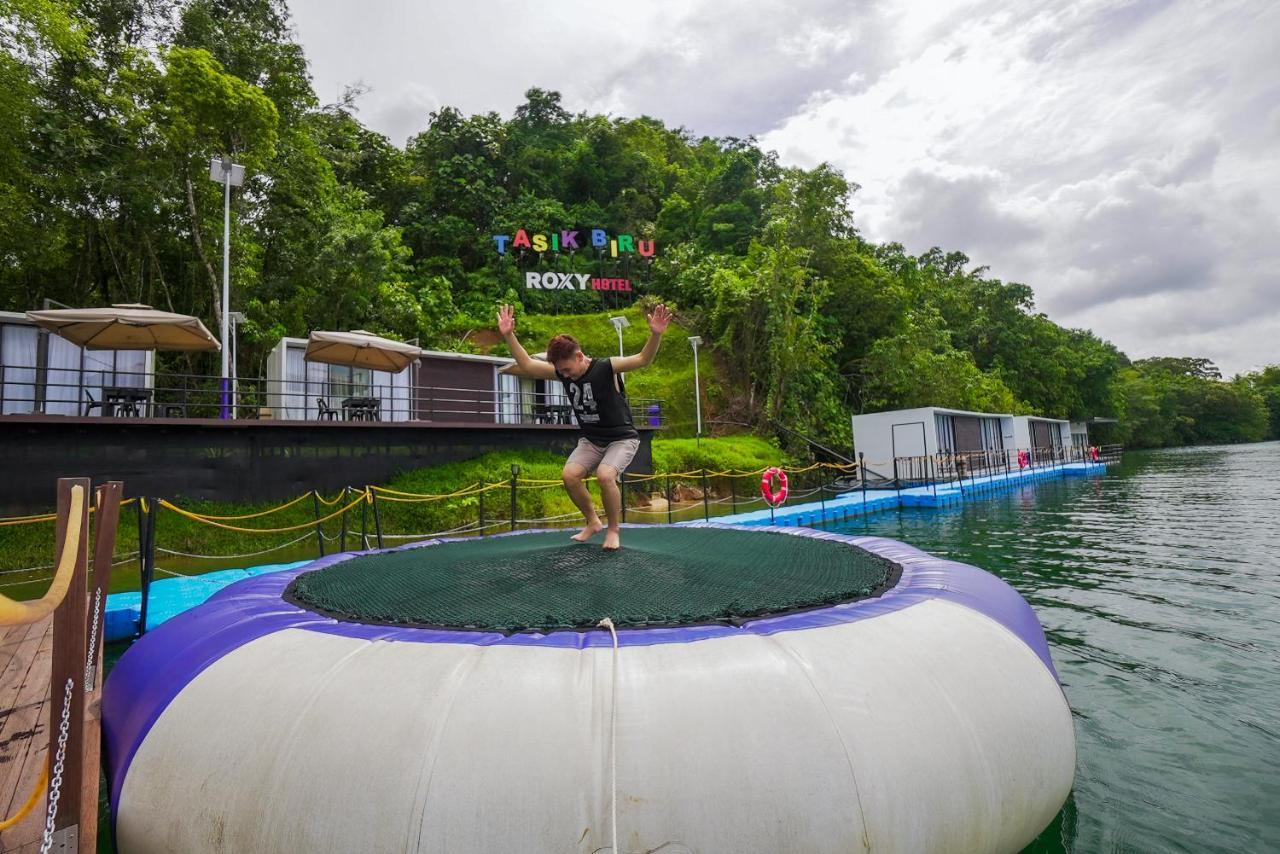 Roxy Tasik Biru Resort City Bau מראה חיצוני תמונה
