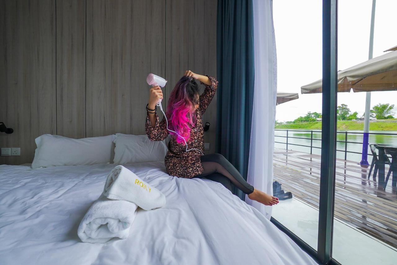 Roxy Tasik Biru Resort City Bau מראה חיצוני תמונה